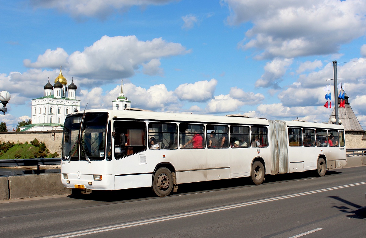 Pskov, Mercedes-Benz O345 G # 666