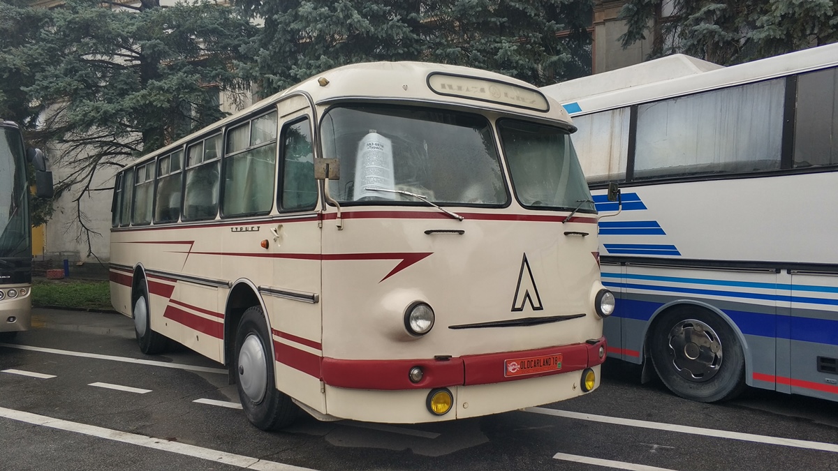 Kiew, LAZ-697М Nr. АА 9711 РН