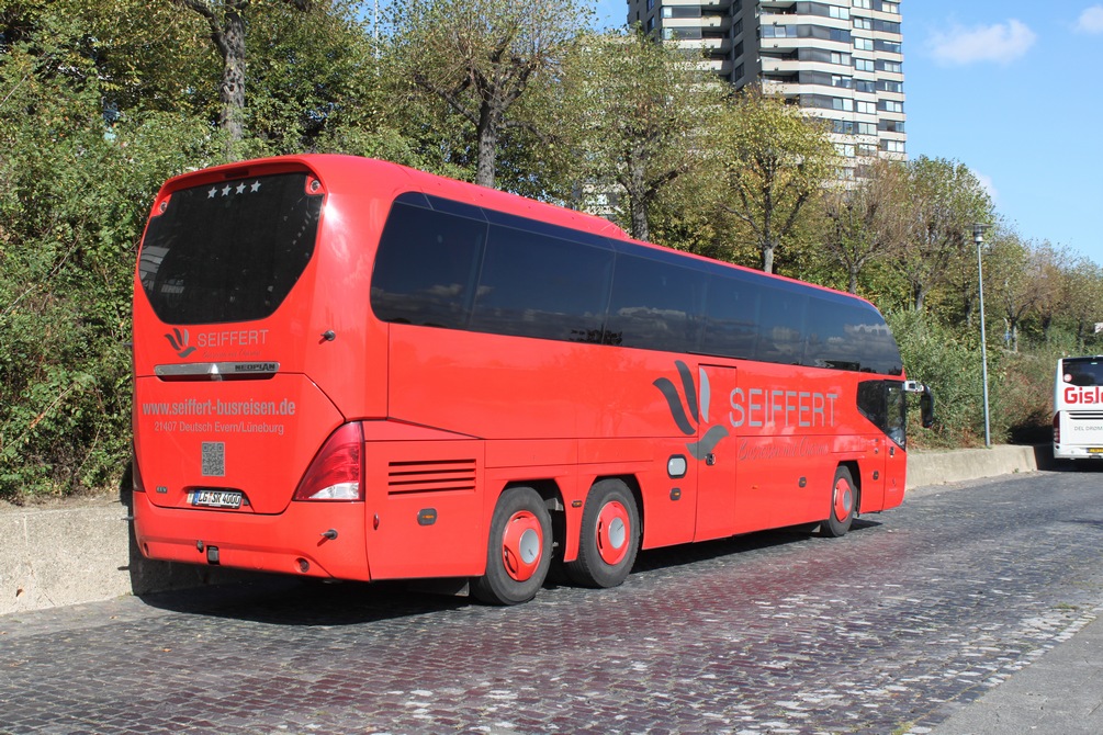 Lüneburg, Neoplan N1217HDC Cityliner # LG-SR 4000