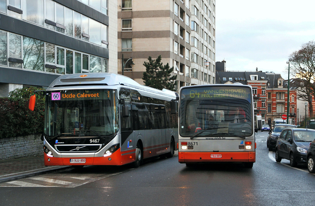 Bryssel, Volvo 7900 Hybrid # 9467; Bryssel, Van Hool A300 # 8671