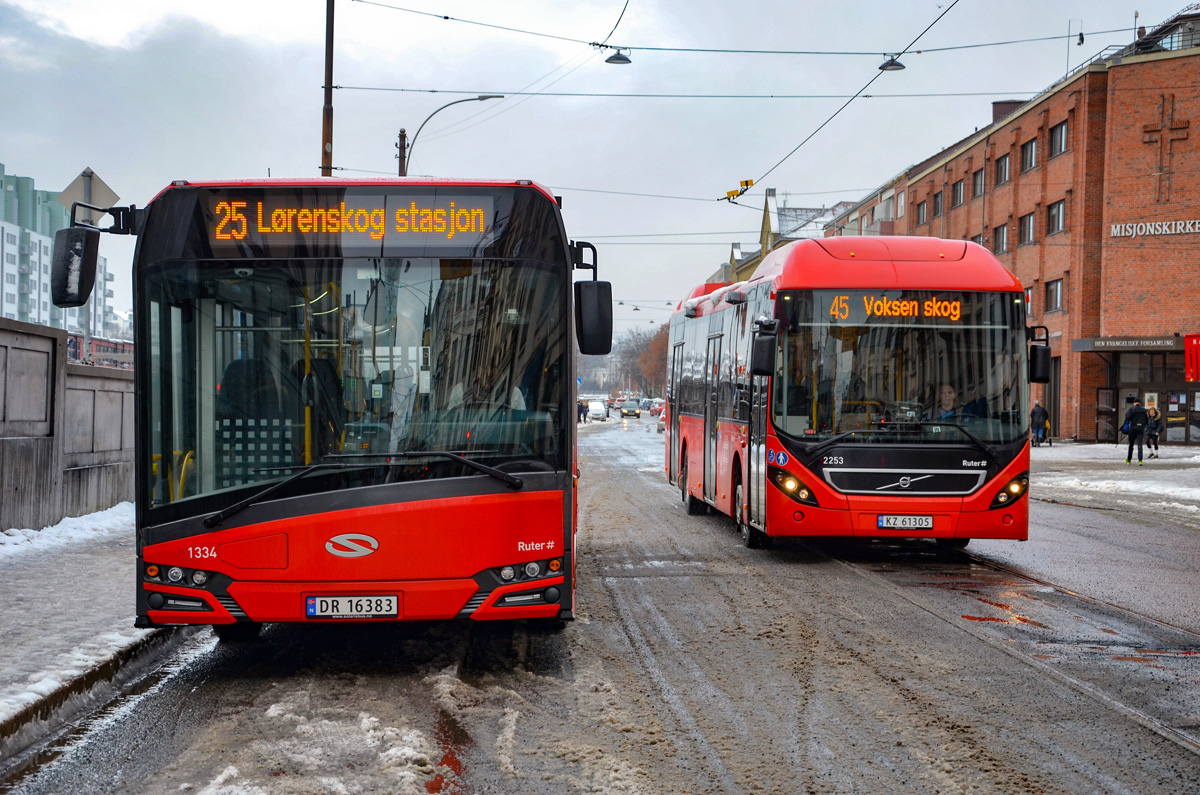 Oslo, Volvo 7900 Hybrid # 2253; Oslo, Solaris Urbino IV 12 # 1334