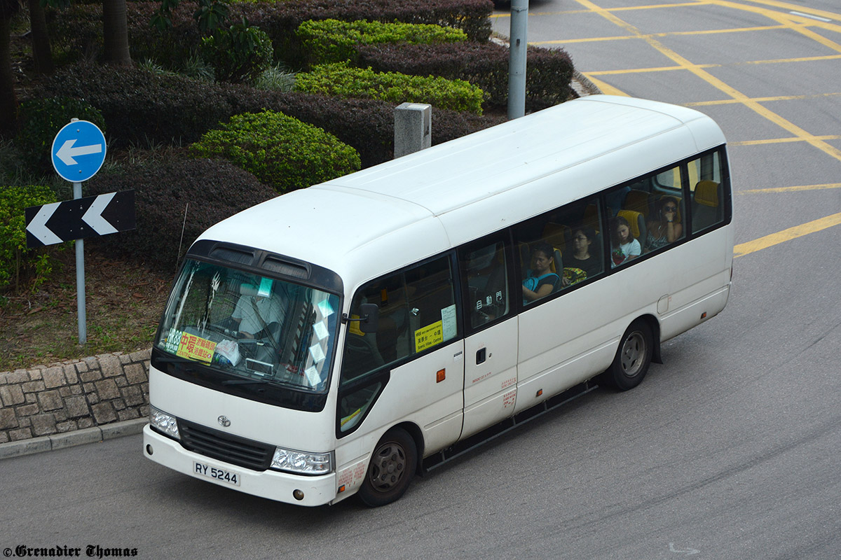 Hong Kong, Toyota Coaster č. RY 5244