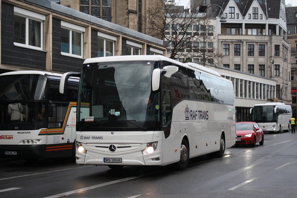 Varšava, Mercedes-Benz Tourismo 15RHD-III č. WN 3806K