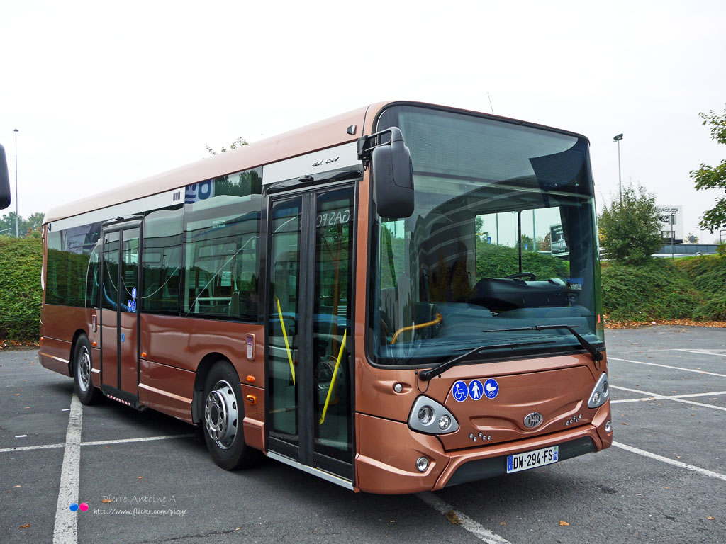 Niort, Heuliez GX137 № DW-294-FS; Kortrijk — Busworld 2015