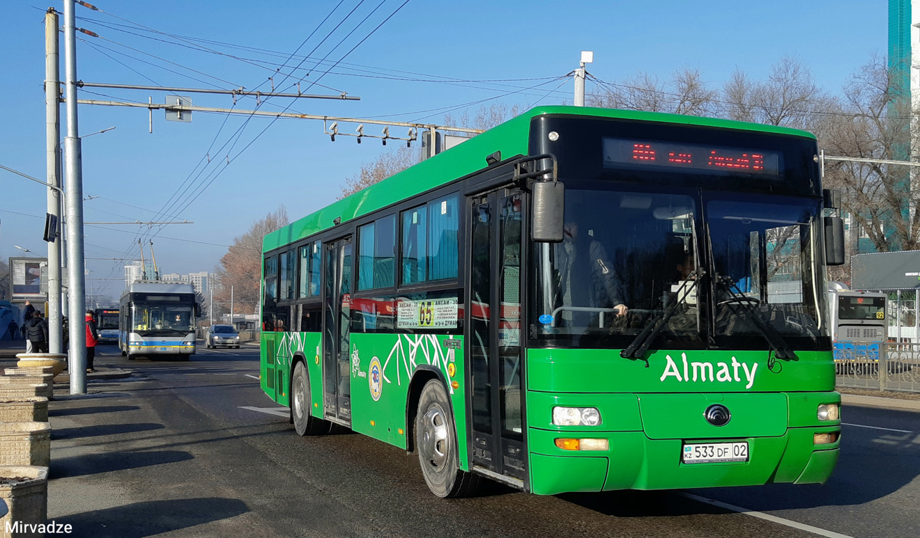 Almaty, Yutong ZK6108HGH № 533 DF 02