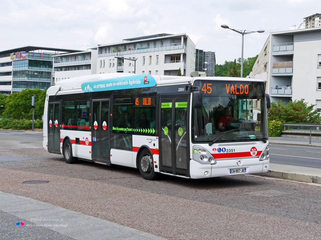 Lyon, Irisbus Citelis 12M Hybrid # 2351