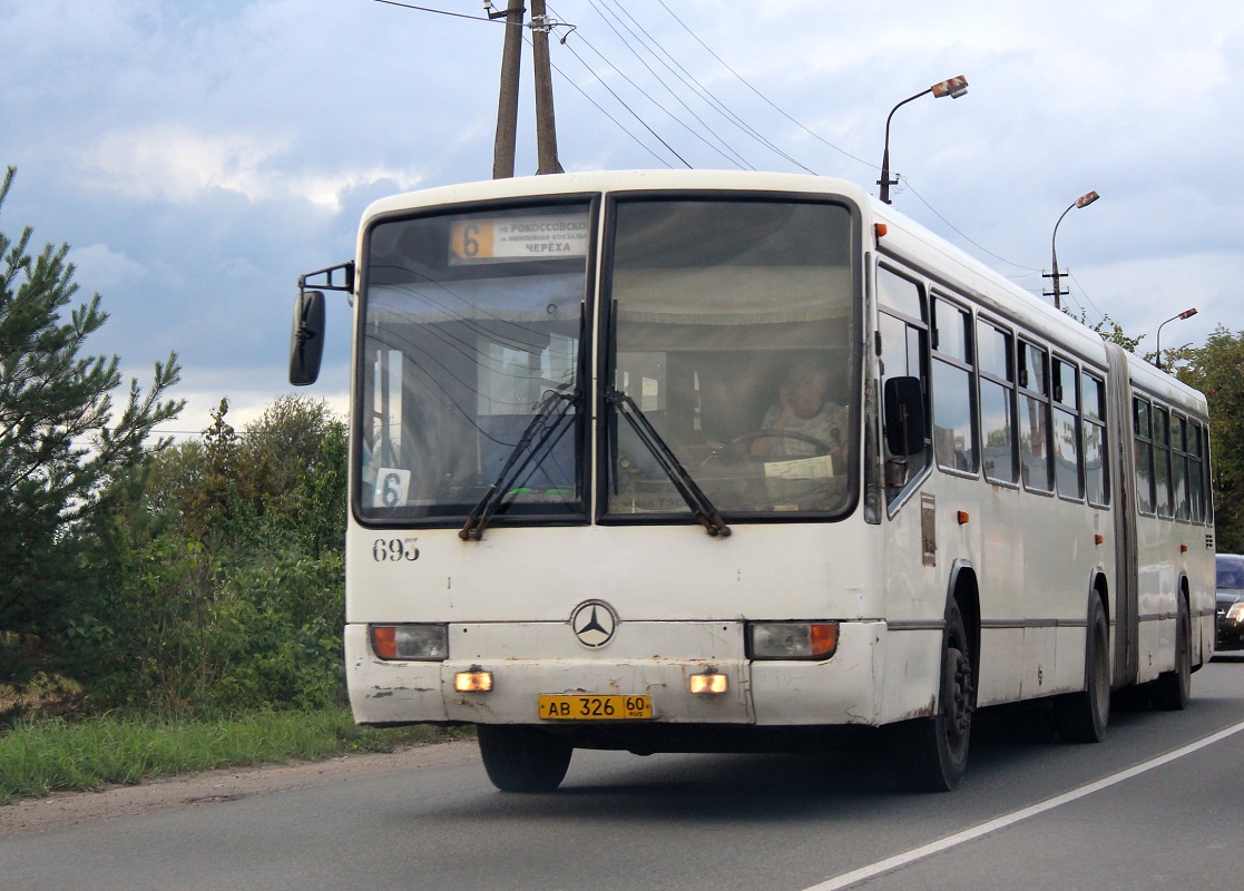 Pskov, Mercedes-Benz O345 G # 693
