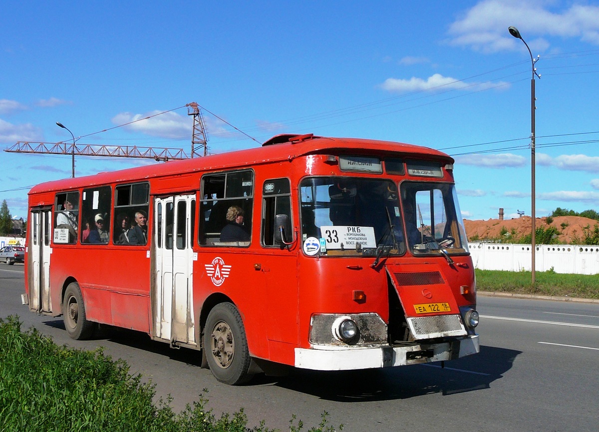 Ischewsk, LiAZ-677М Nr. ЕА 122 18