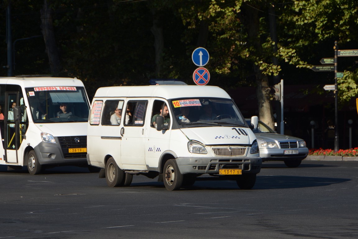 Yerevan, GAZ-3221* Nr. 1317 S