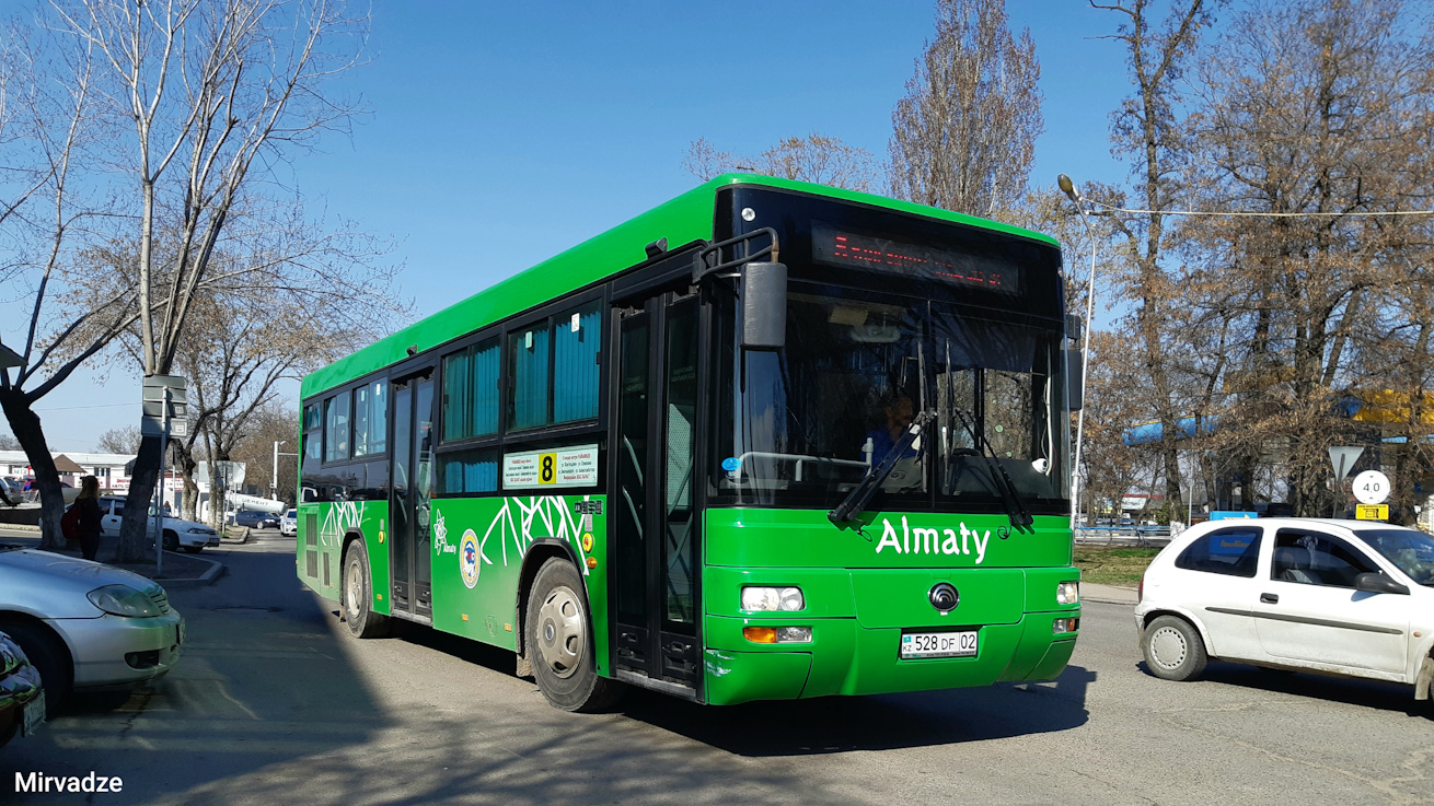Almaty, Yutong ZK6108HGH # 528 DF 02