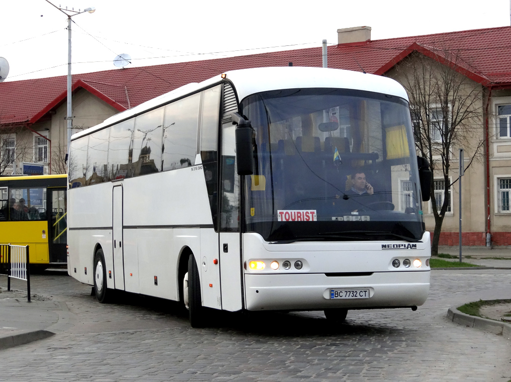 Lviv, Neoplan N316SHD Euroliner č. ВС 7732 СТ