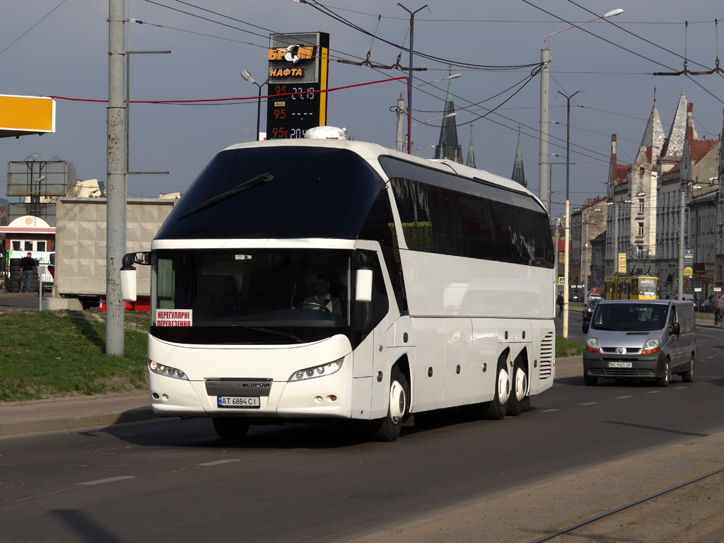 Ivano-Frankivsk, Neoplan N5218/3SHDL Starliner nr. АТ 6884 СІ