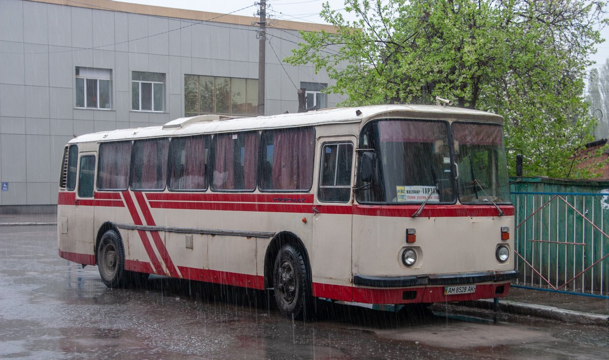 Барановка, LAZ-699Р č. АМ 8528 АК
