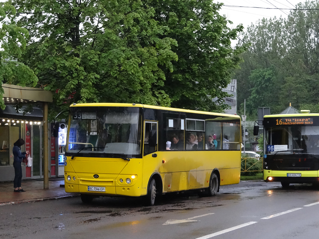 Lviv, Богдан А22112 nr. ВС 7346 ЕР; Lviv, Electron A18501 nr. АА 6226 ТХ