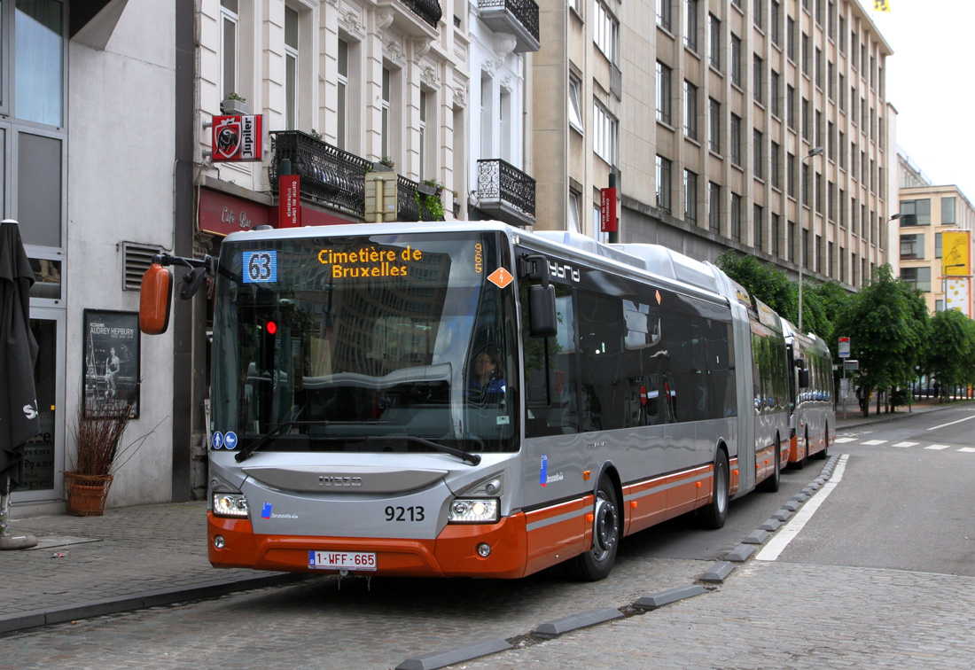 Brussels, IVECO Urbanway 18M Hybrid №: 9213