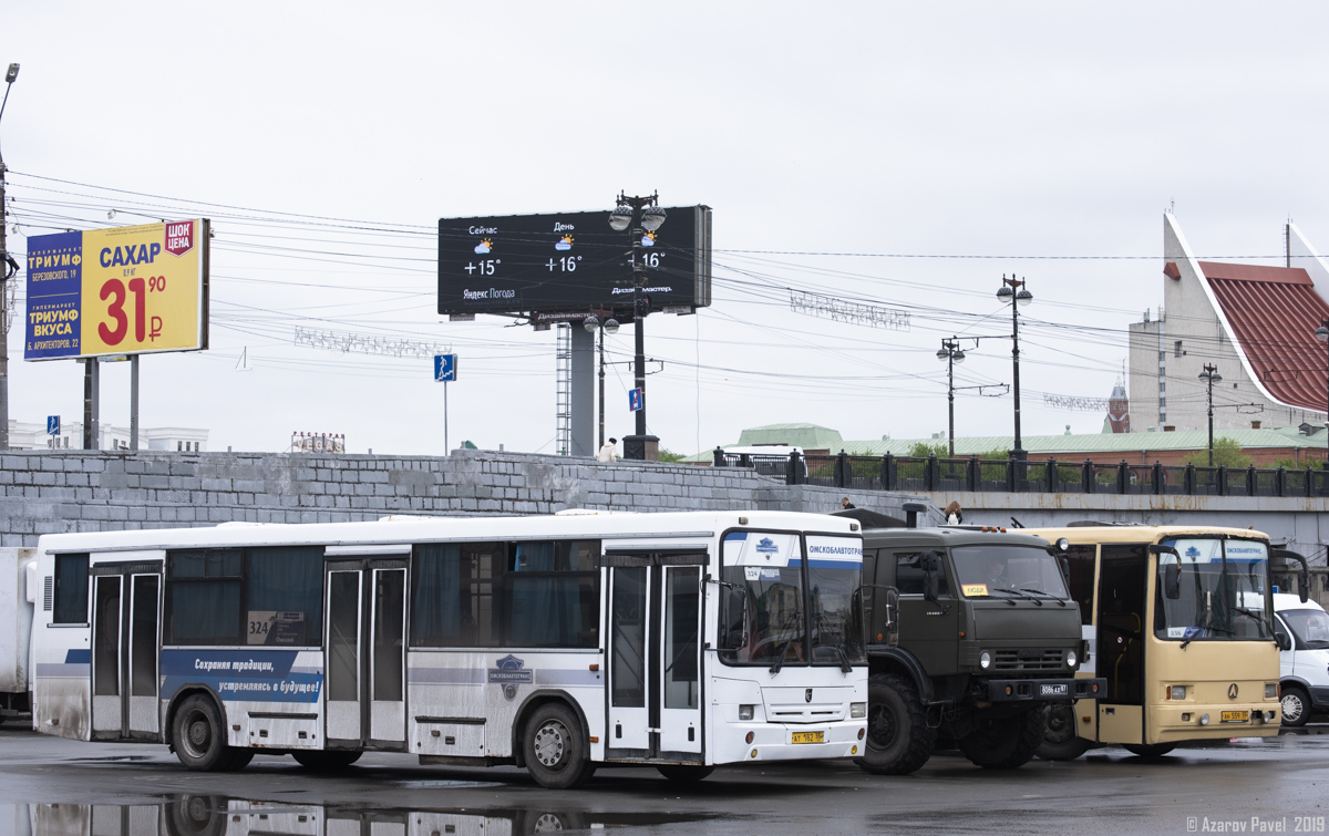 Omsk, NefAZ-5299-10-15 (5299BG) # 102; Omsk, LAZ-42078 # 141; Omsk — End stations