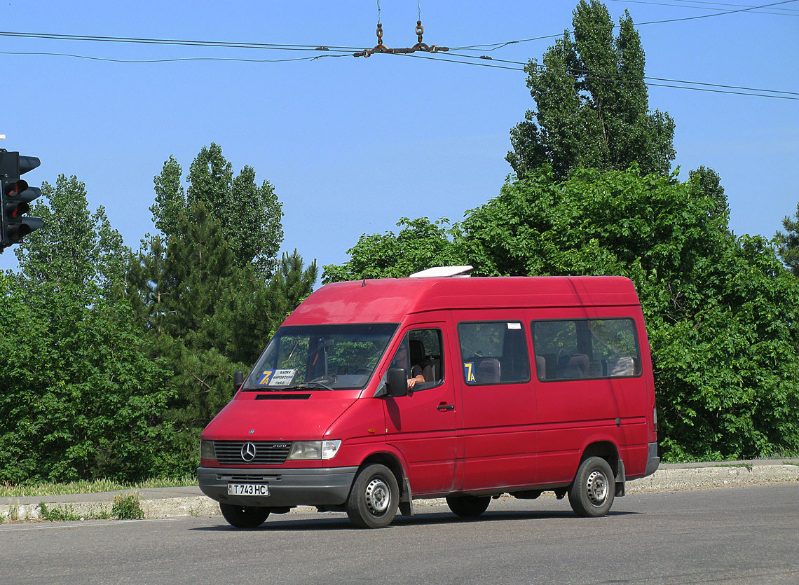Tiraspol, Mercedes-Benz Sprinter 212D nr. Т 743 НС