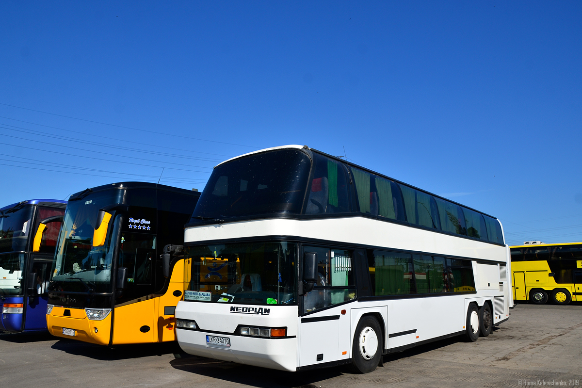 Kraśnik, Neoplan N122/3L Skyliner # LKR 34010