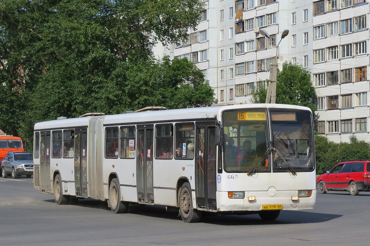 Pskov, Mercedes-Benz O345 G № 669