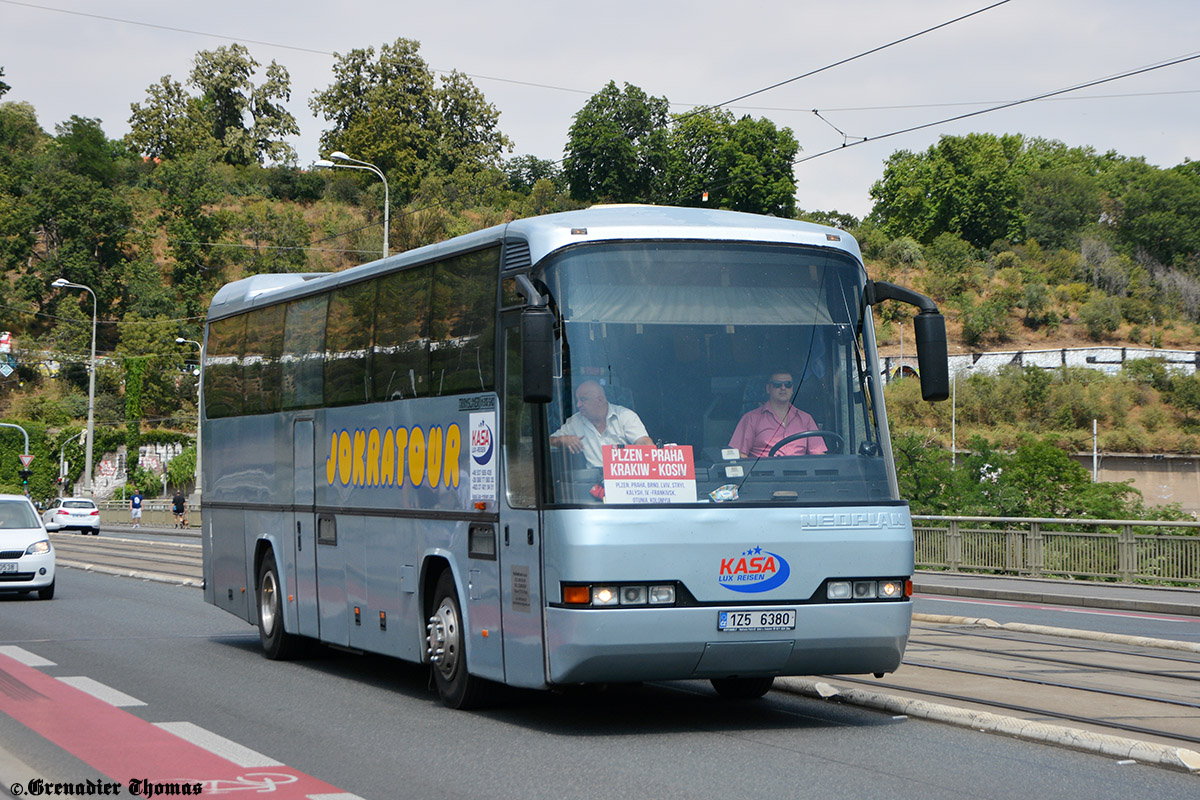 Karlovy Vary, Neoplan N316SHD Transliner # 1Z5 6380