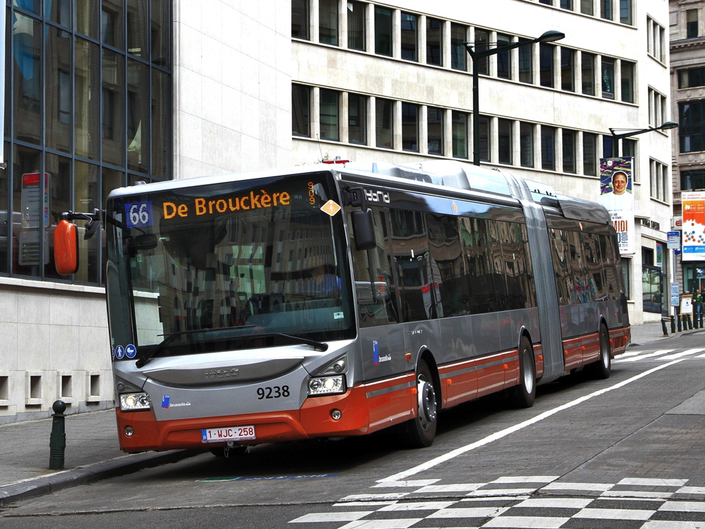 Brussel, IVECO Urbanway 18M Hybrid # 9238