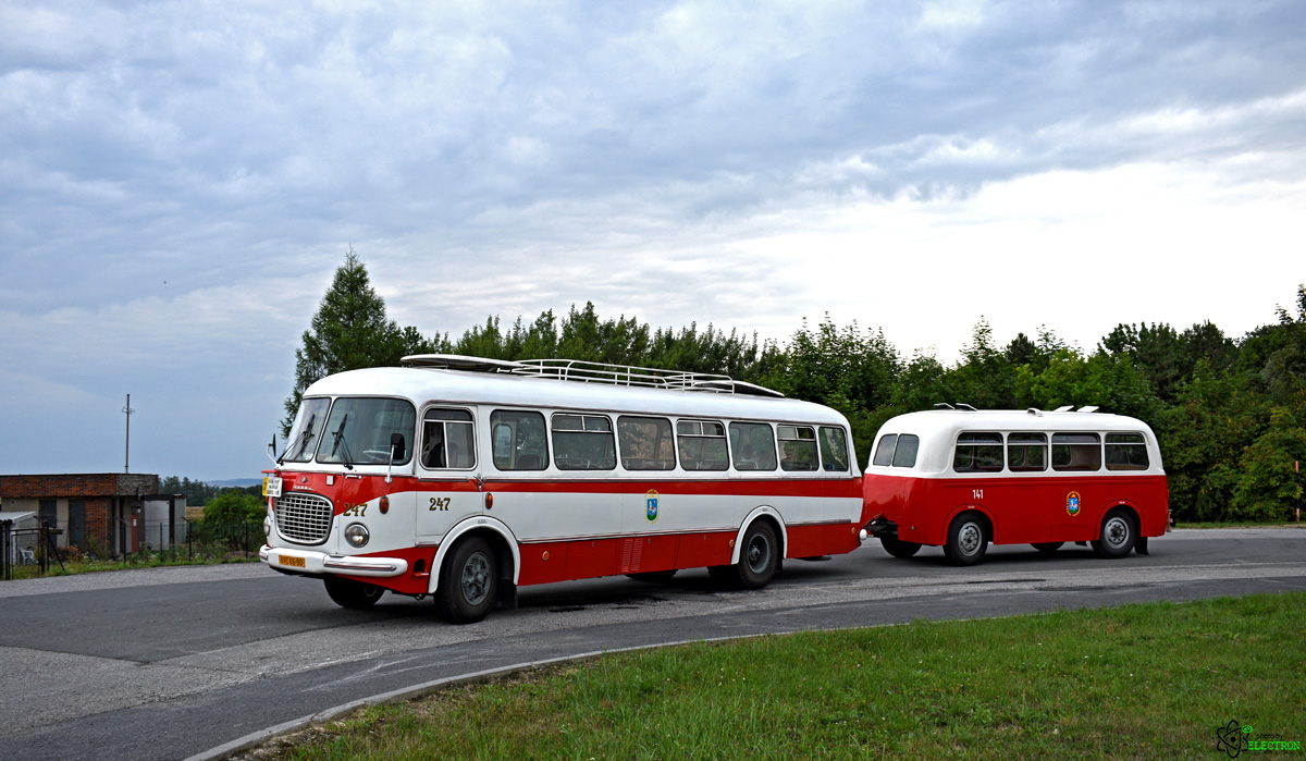 Ostrava, Škoda 706 RTO CAR # 247; Ostrava, Karosa B40 # 141