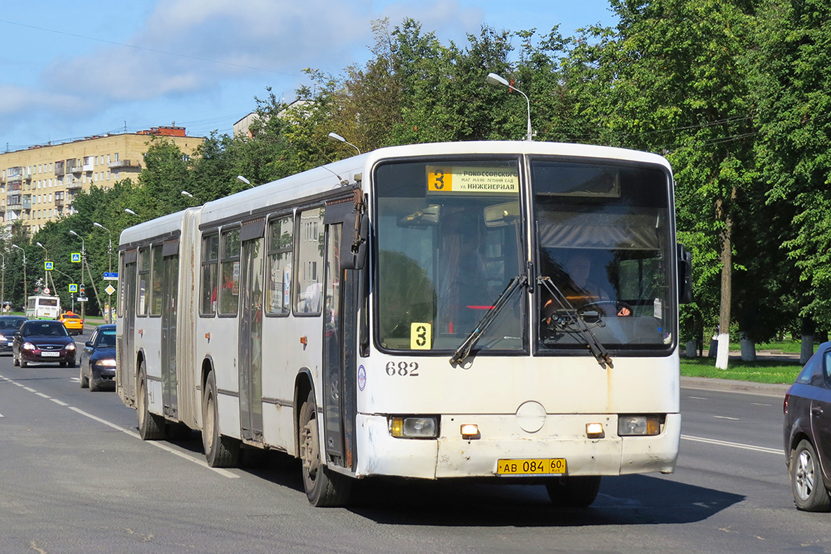 Pskov, Mercedes-Benz O345 G # 682