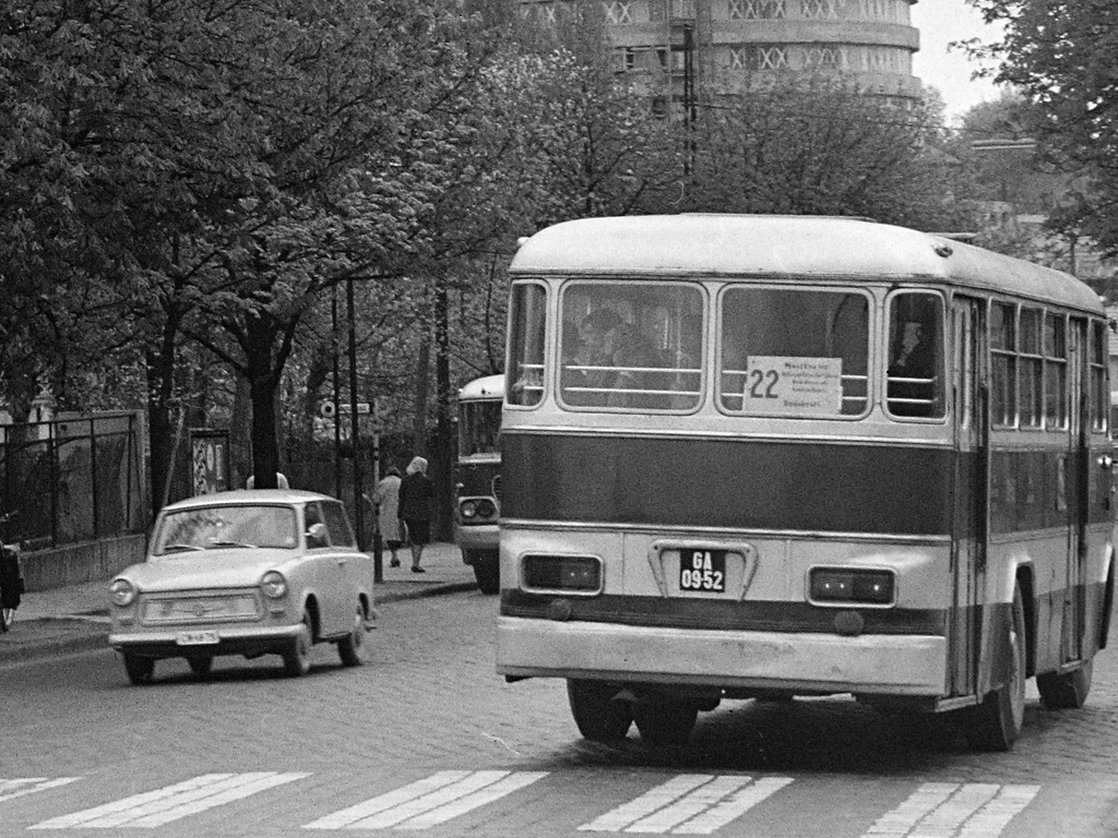 Budapest, Ikarus 620.** # 09-52