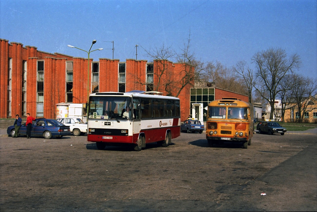 Klaipėda, PAZ-672М # ZLY 916; Klaipėda, Van Hool # BVG 860