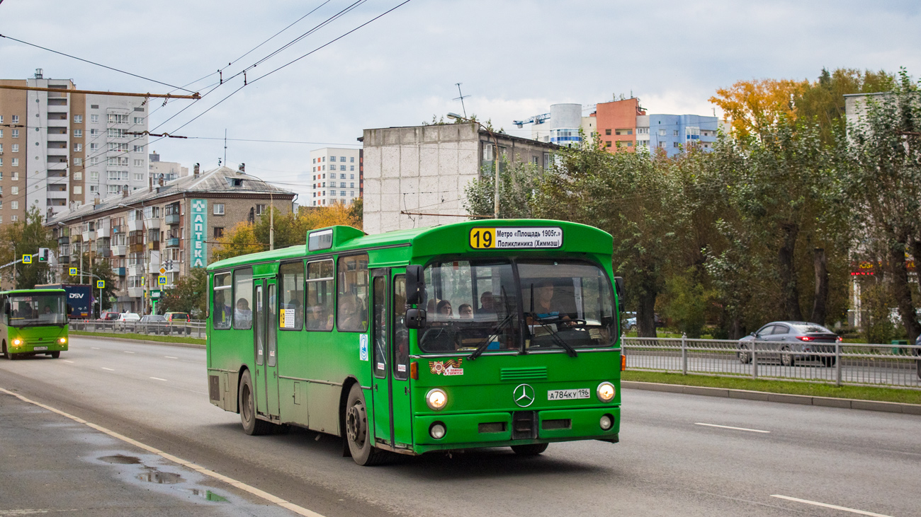 Ekaterinburg, Mercedes-Benz O305 № А 784 КУ 196