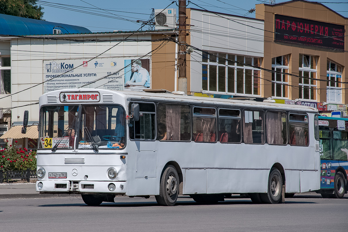 Taganrog, Mercedes-Benz O307 # Х 742 ТЕ 161