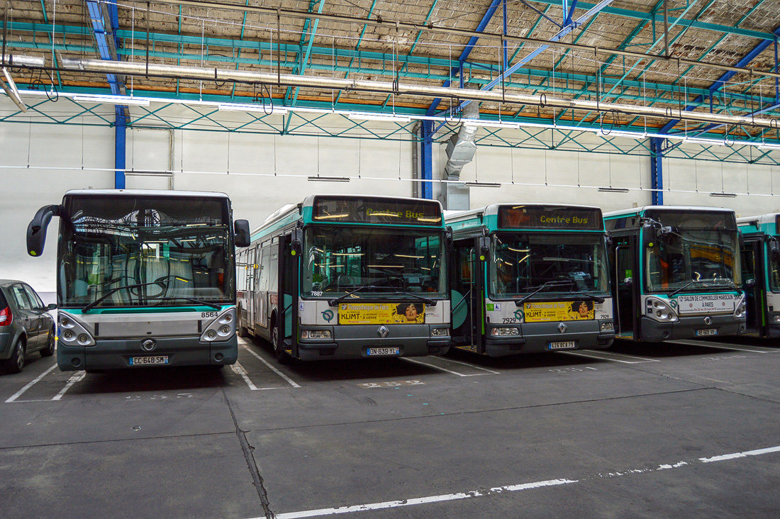 Paris, Irisbus Citelis 12M Nr. 8564; Paris, Irisbus Agora S Nr. 7887; Paris, Renault Agora S Nr. 7929