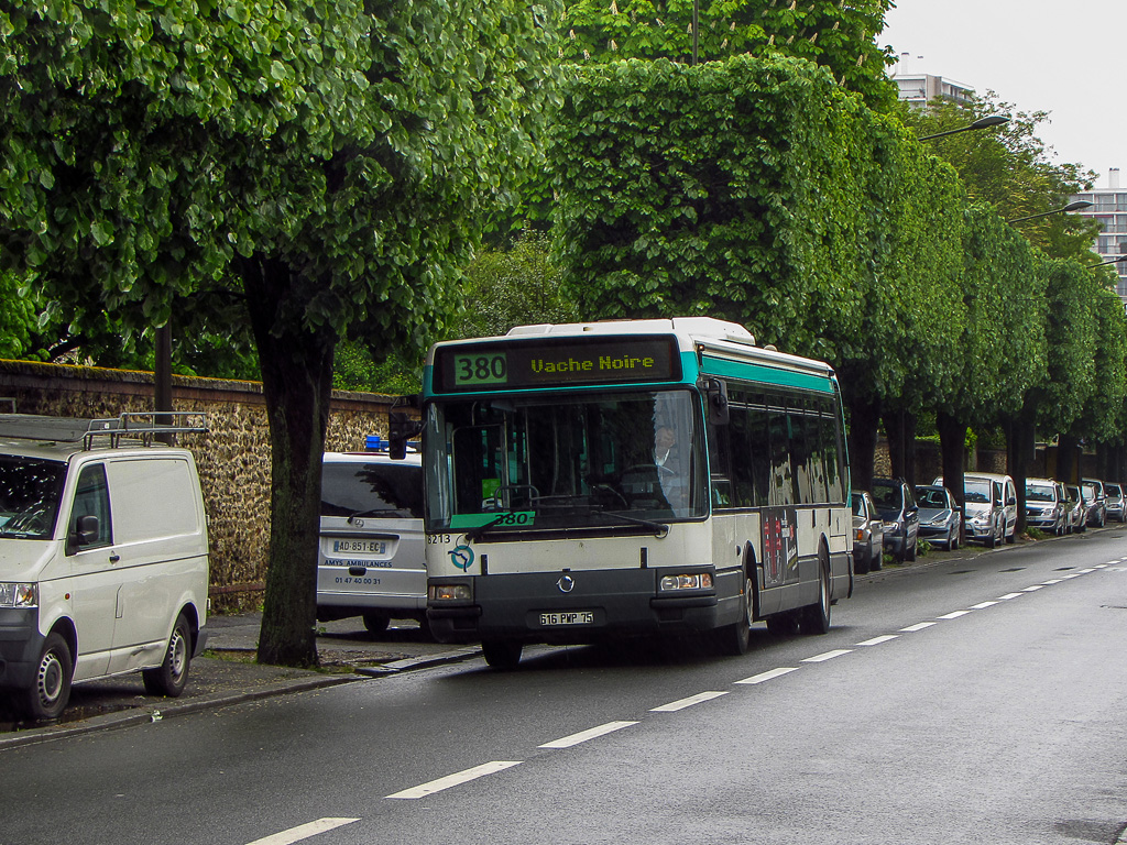 Paris, Irisbus Agora Line nr. 8213