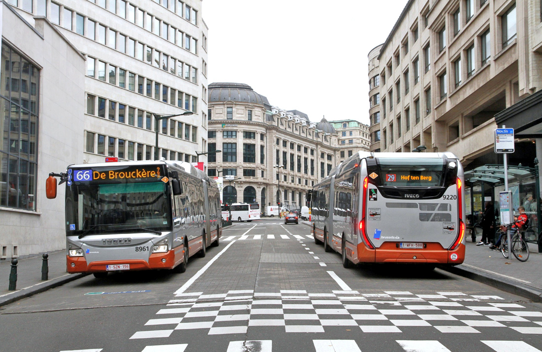 Brussels, IVECO Urbanway 18M Hybrid # 8961; Brussels, IVECO Urbanway 18M Hybrid # 9220