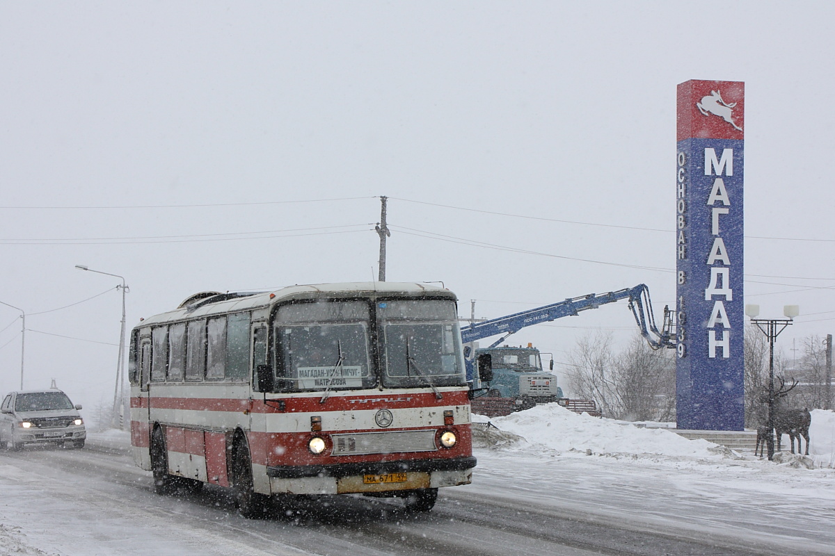 Magadan, LAZ-699Р č. МА 671 49
