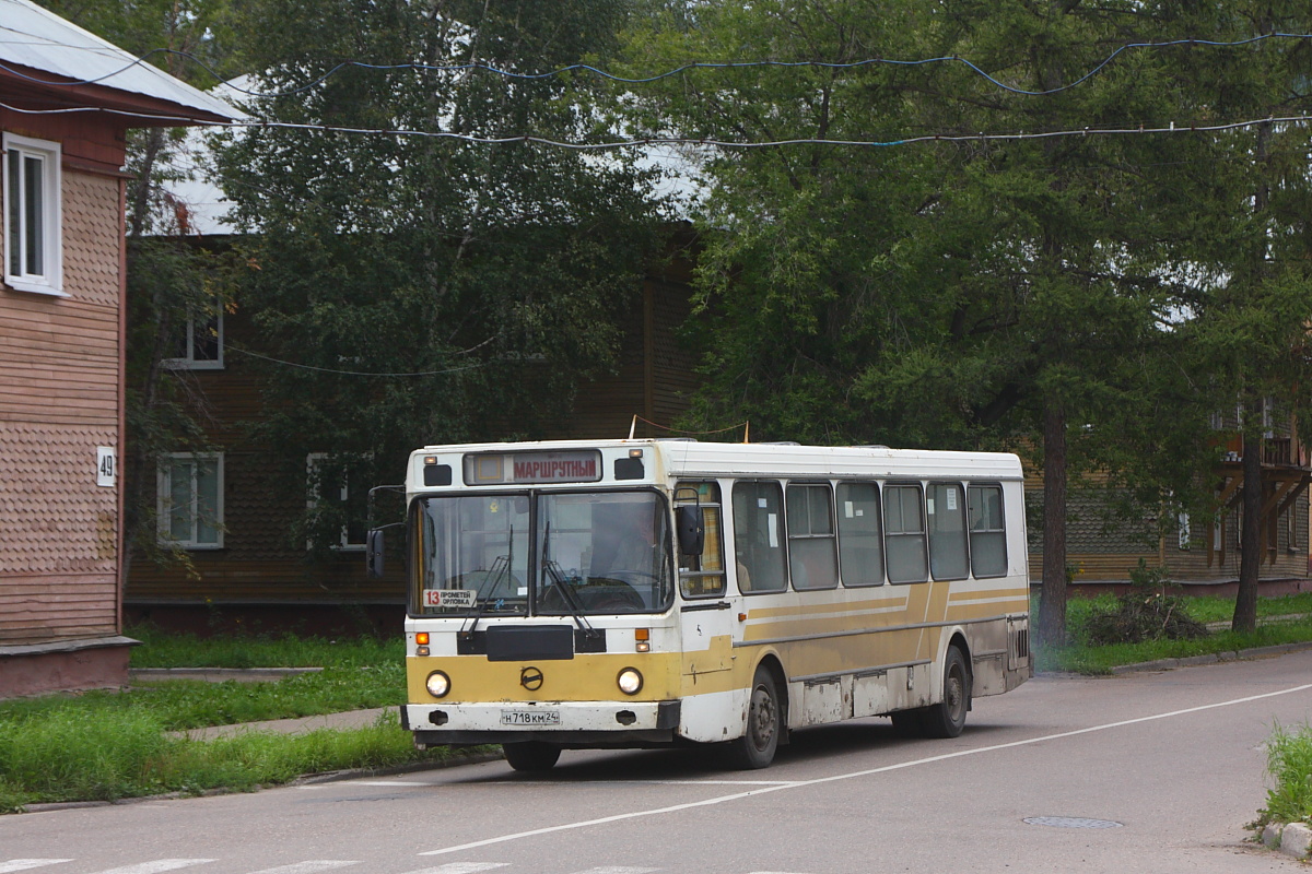 Zelenogorsk, LiAZ-5256.08 # Н 718 КМ 24