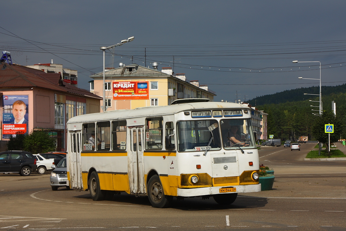 Zelenogorsk, LiAZ-677М # КМ 044 24