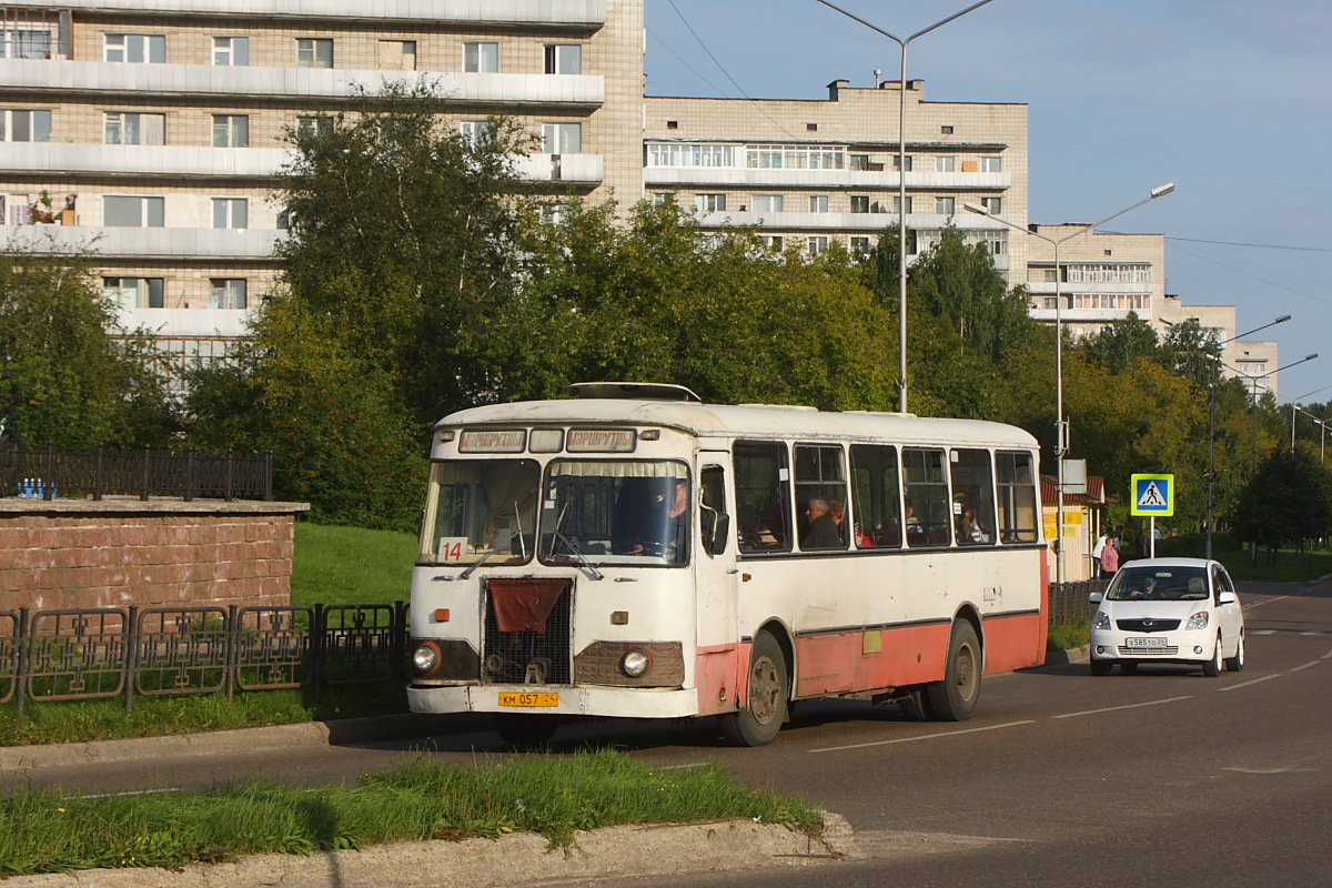 Zelenogorsk, LiAZ-677М # КМ 057 24