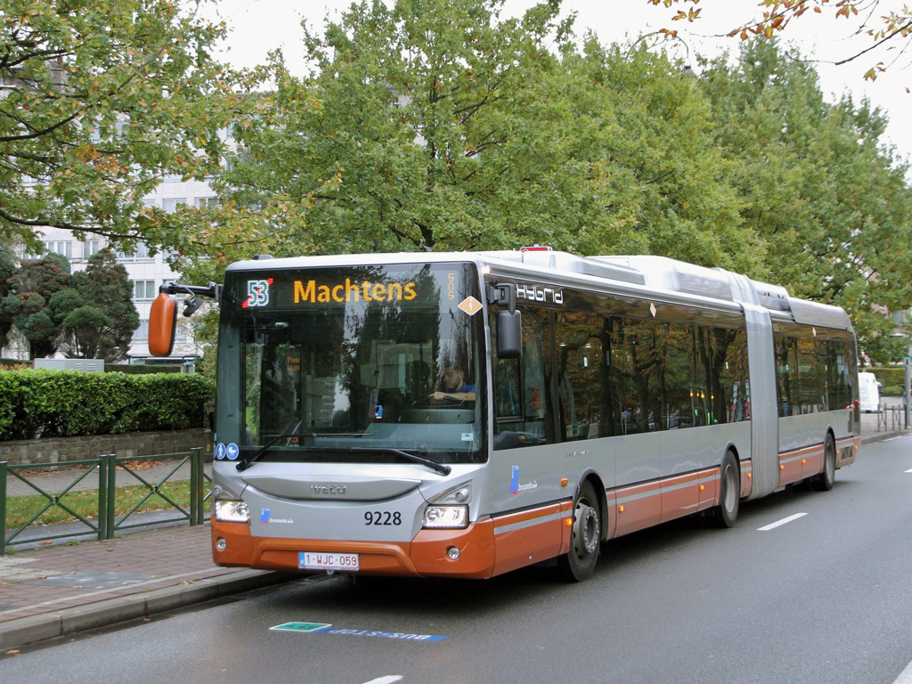 Брюссель, IVECO Urbanway 18M Hybrid № 9228