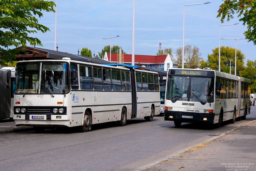 Budapesta, Ikarus 435.21A nr. GXT-130; Budapesta, Ikarus 280.40M nr. NGZ-230