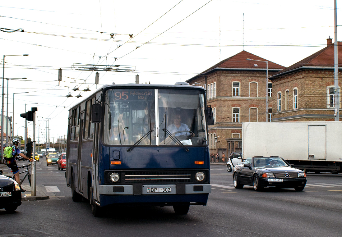 Budapesta, Ikarus 260.45 nr. 13-02