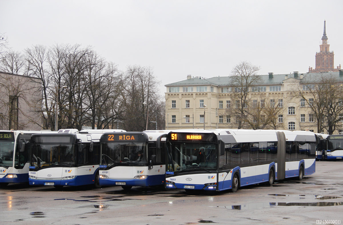 Riga, Solaris Urbino II 18 № 69101; Riga, Solaris Urbino IV 18 № 78051