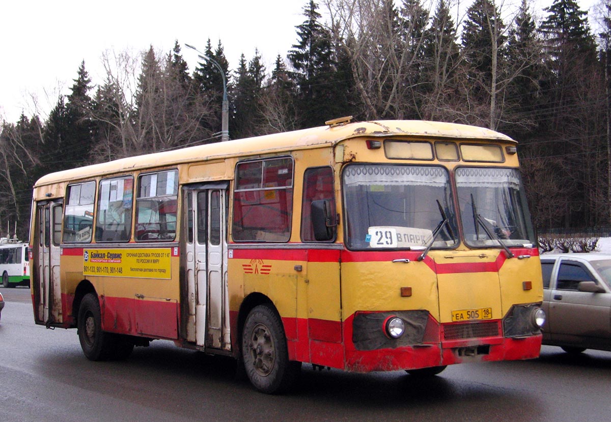 Ischewsk, LiAZ-677М Nr. ЕА 505 18