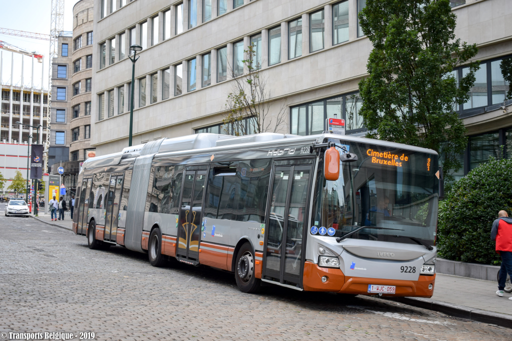 Brussels, IVECO Urbanway 18M Hybrid # 9228