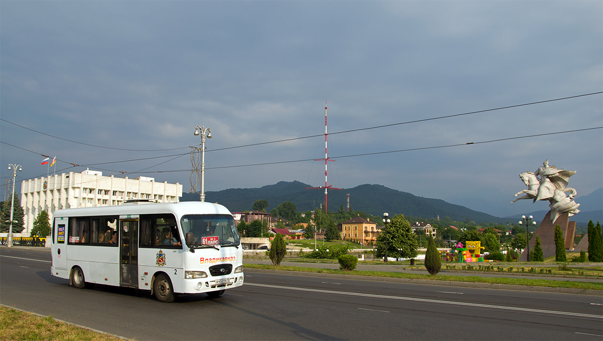 Vladikavkaz, Hyundai County # А 452 ТХ 15
