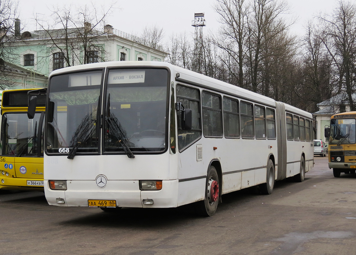 Pskov, Mercedes-Benz O345 G № 668