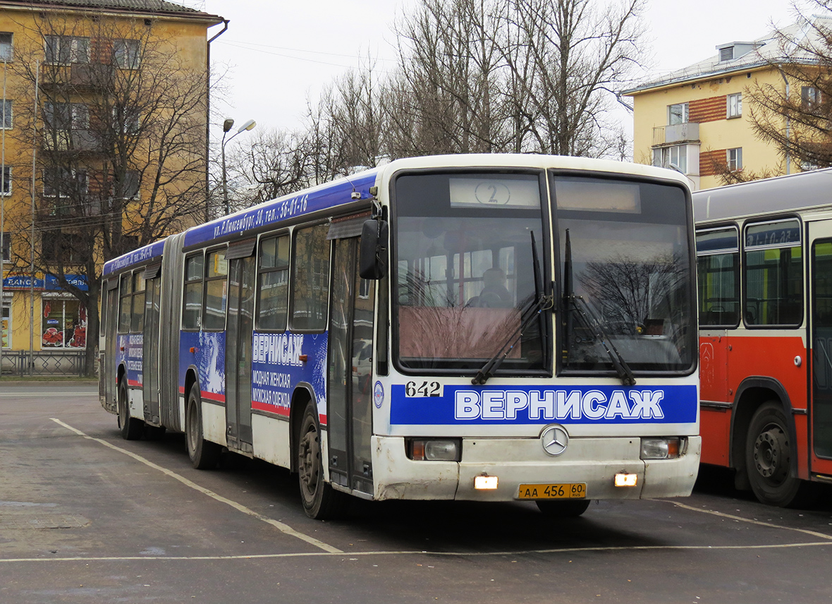 Pskov, Mercedes-Benz O345 G # 642