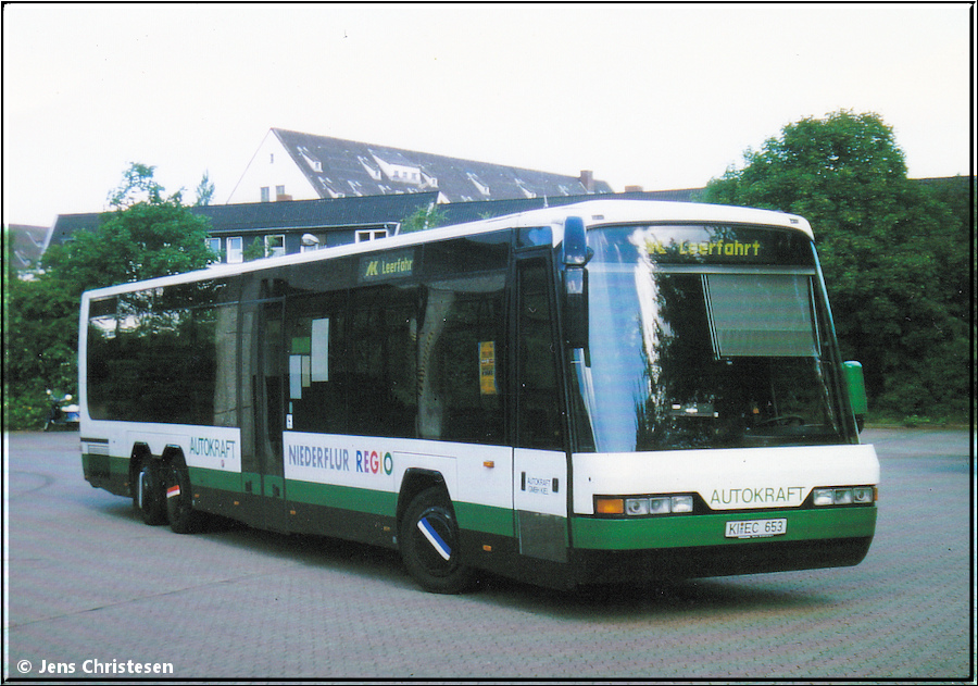 Kiel, Neoplan N318L/NF Transliner # 653