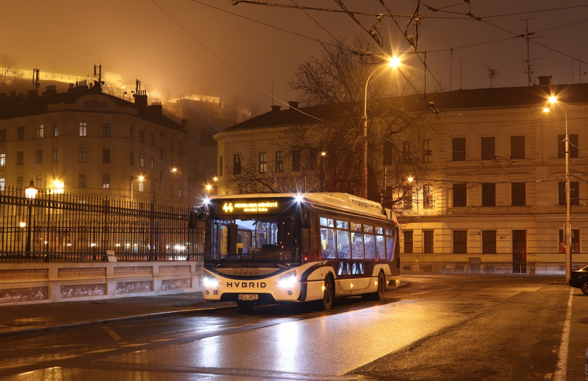 Brno, IVECO Urbanway 12M Hybrid č. 2725