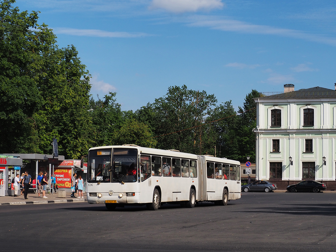 Pskov, Mercedes-Benz O345 G № 696